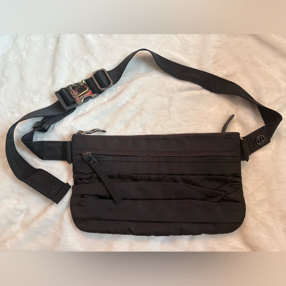 Lululemon Black Travel Pooch Fanny Pack Pouch Waist Bag EUC